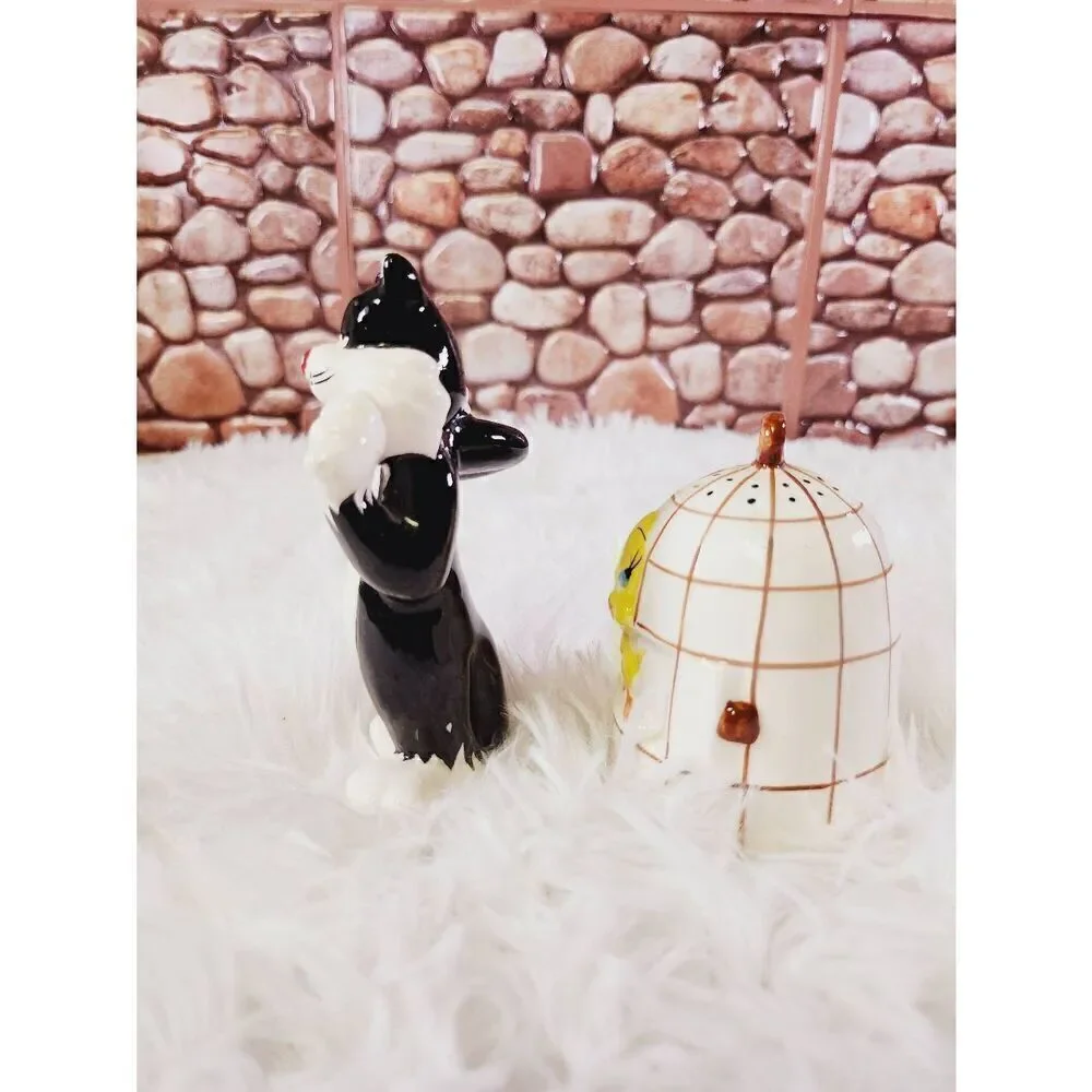 Vintage Looney Tunes Tweety & Sylvester Salt & Pepper Shakers - 1997